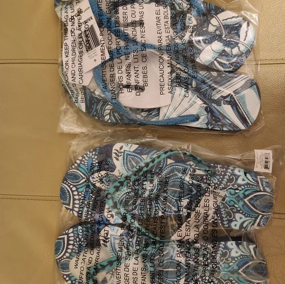 Vera Bradley Flip Flops - 2 pairs BUNDLE, NWT - Picture 4 of 5